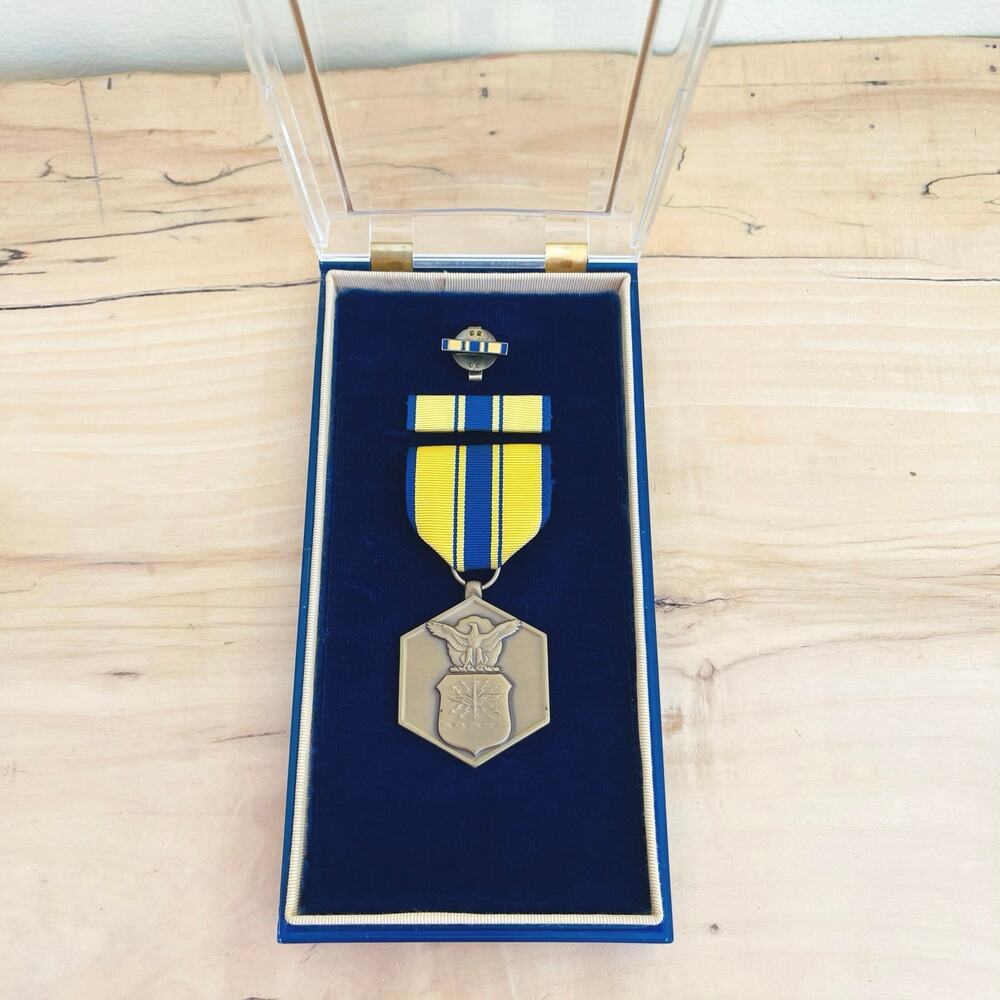 Vtg United States Air Force Commendation Medal Ribbon Pin Set Presentation Case